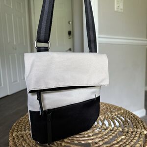 Sherpani Crossbody Foldover Purse Beige Black Neutrals RFID Casual Everyday Bag